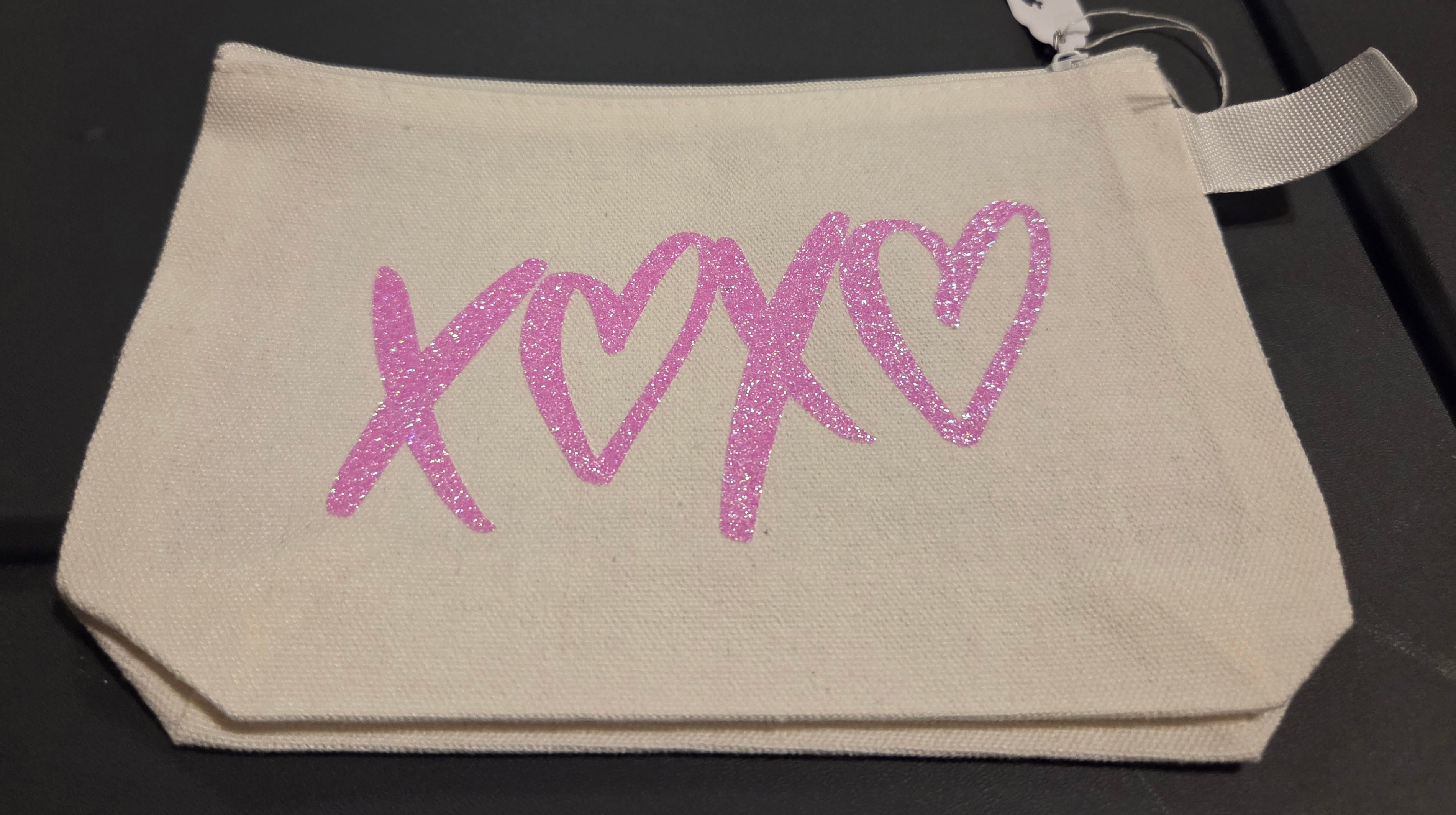 XOXO ZIPPER POUCH