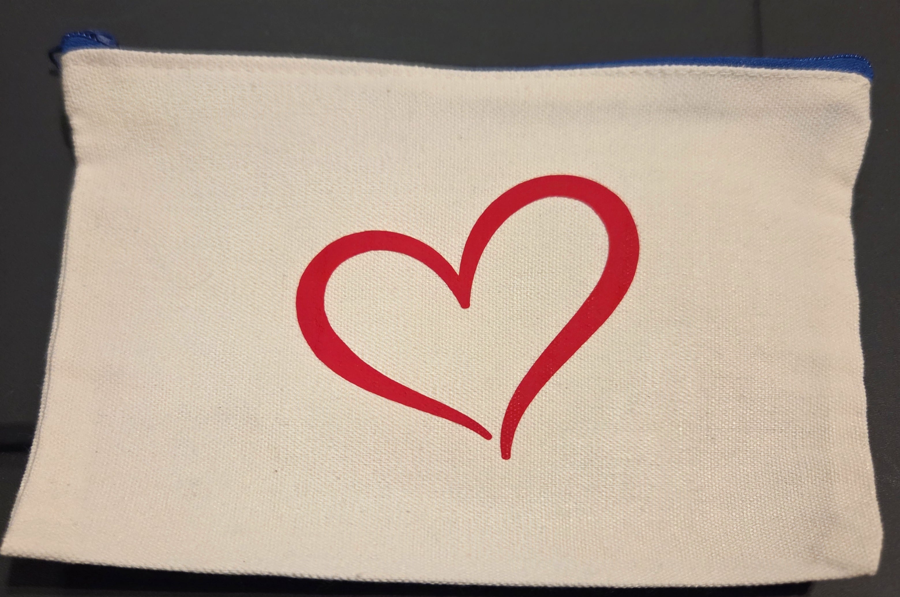 HEART ZIPPER POUCH